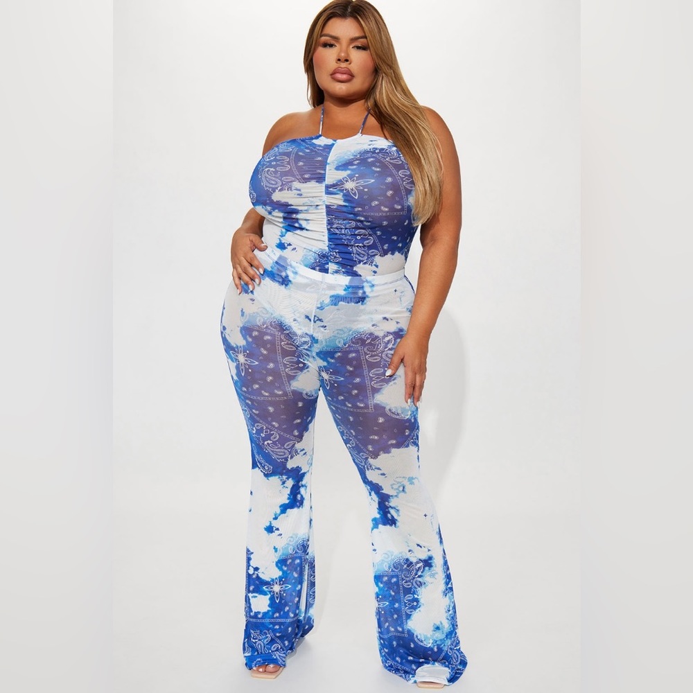 BRAND NEW WHITE/BLUE PAISLEY PRINT FLARE LEG LEGGINGS SET